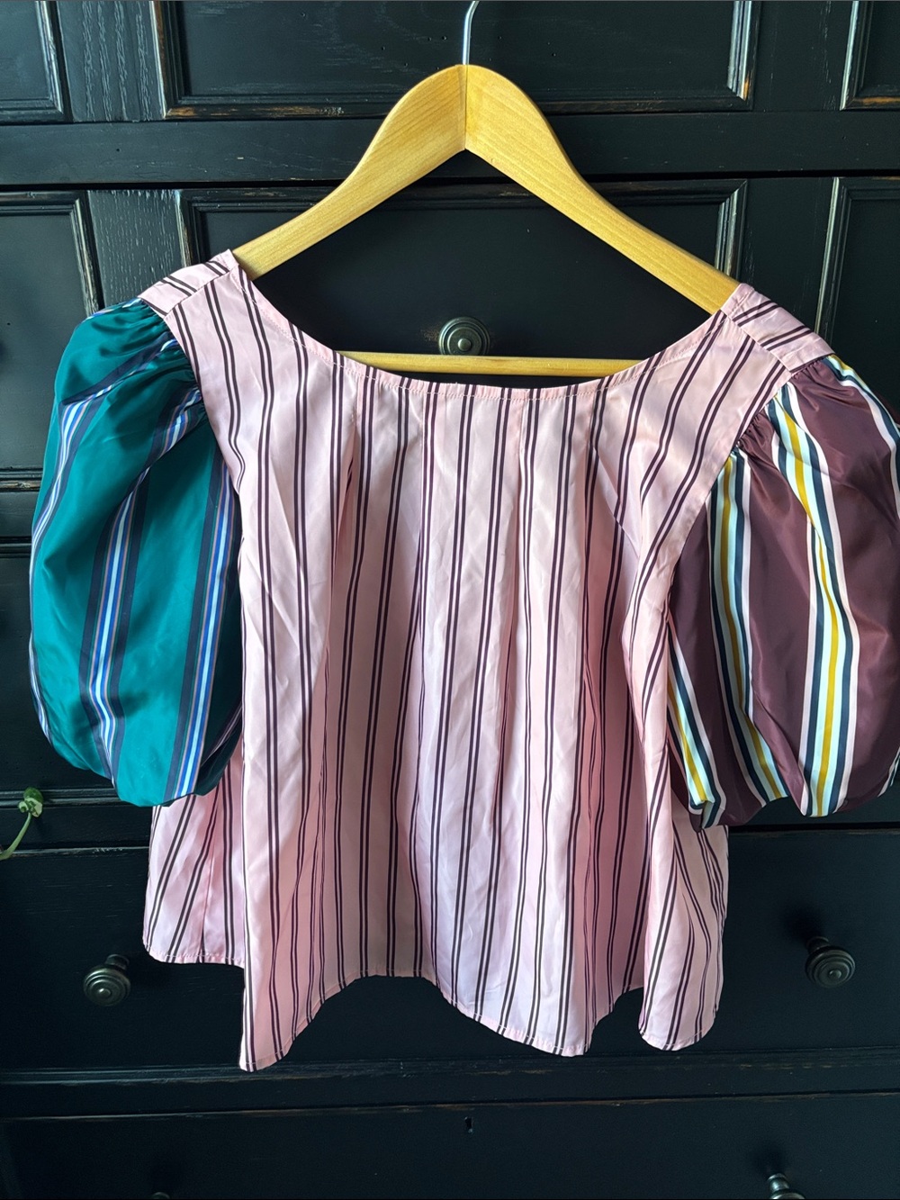 Maeve size M Pink Striped Bow Back Top with Hunter Green/Maroon Puff Sleeves